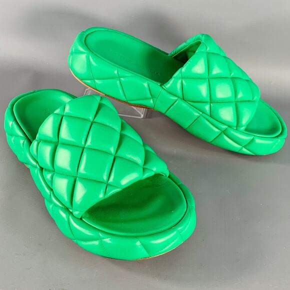 BOTTEGA VENETA Size 7 Green Quilted Padded Lambskin Leather Slide Sandals main image 4